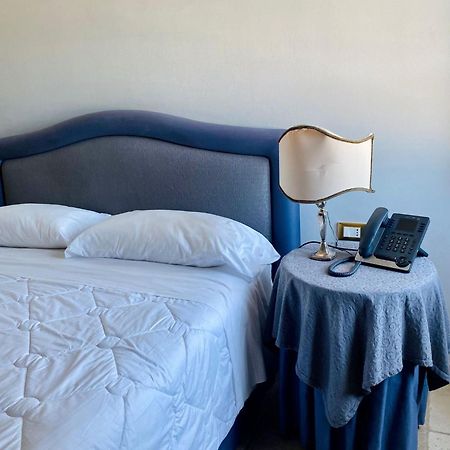 Hotel Saraceno Al Faro Taranto Eksteriør billede