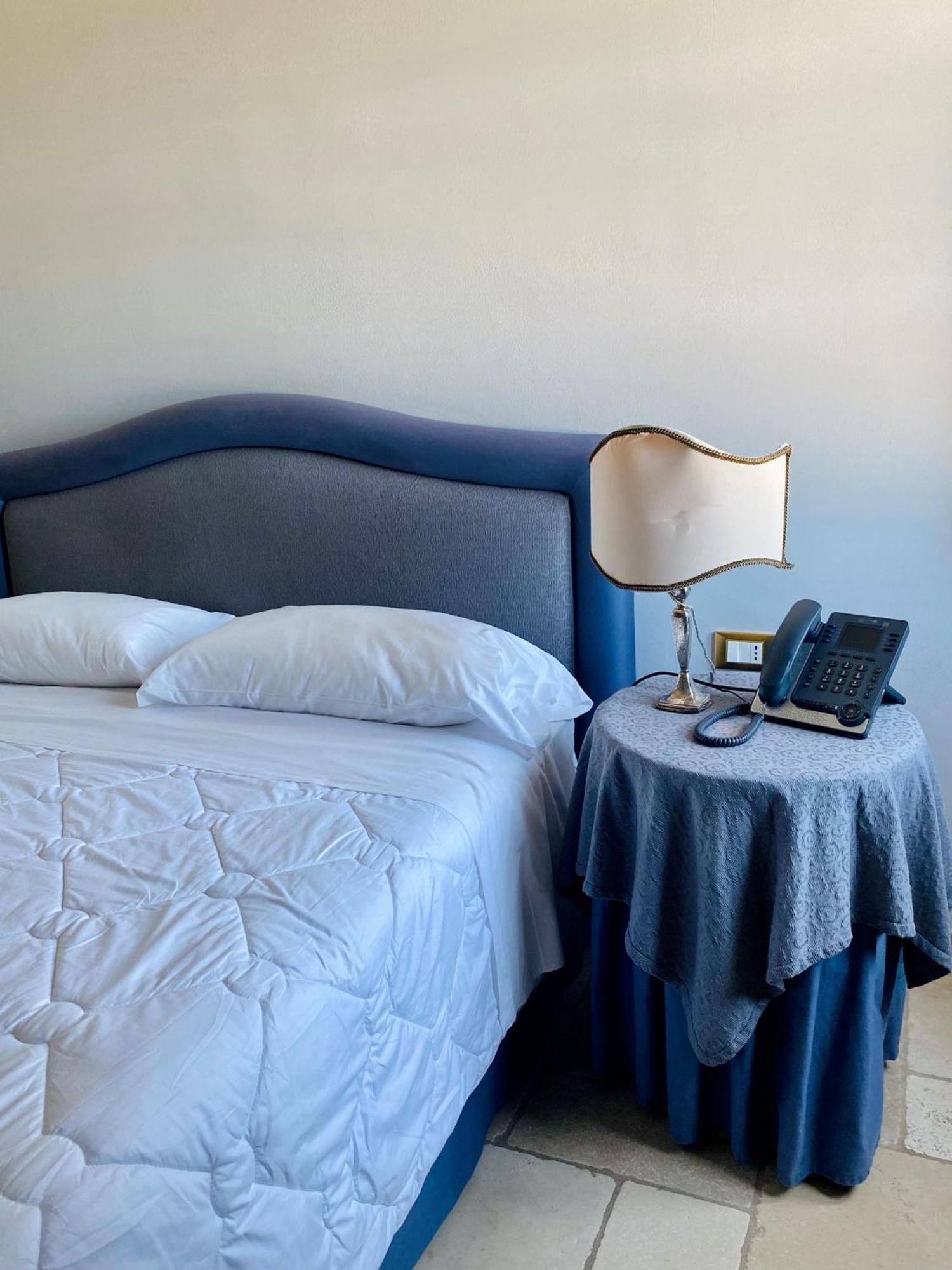 Hotel Saraceno Al Faro Taranto Eksteriør billede