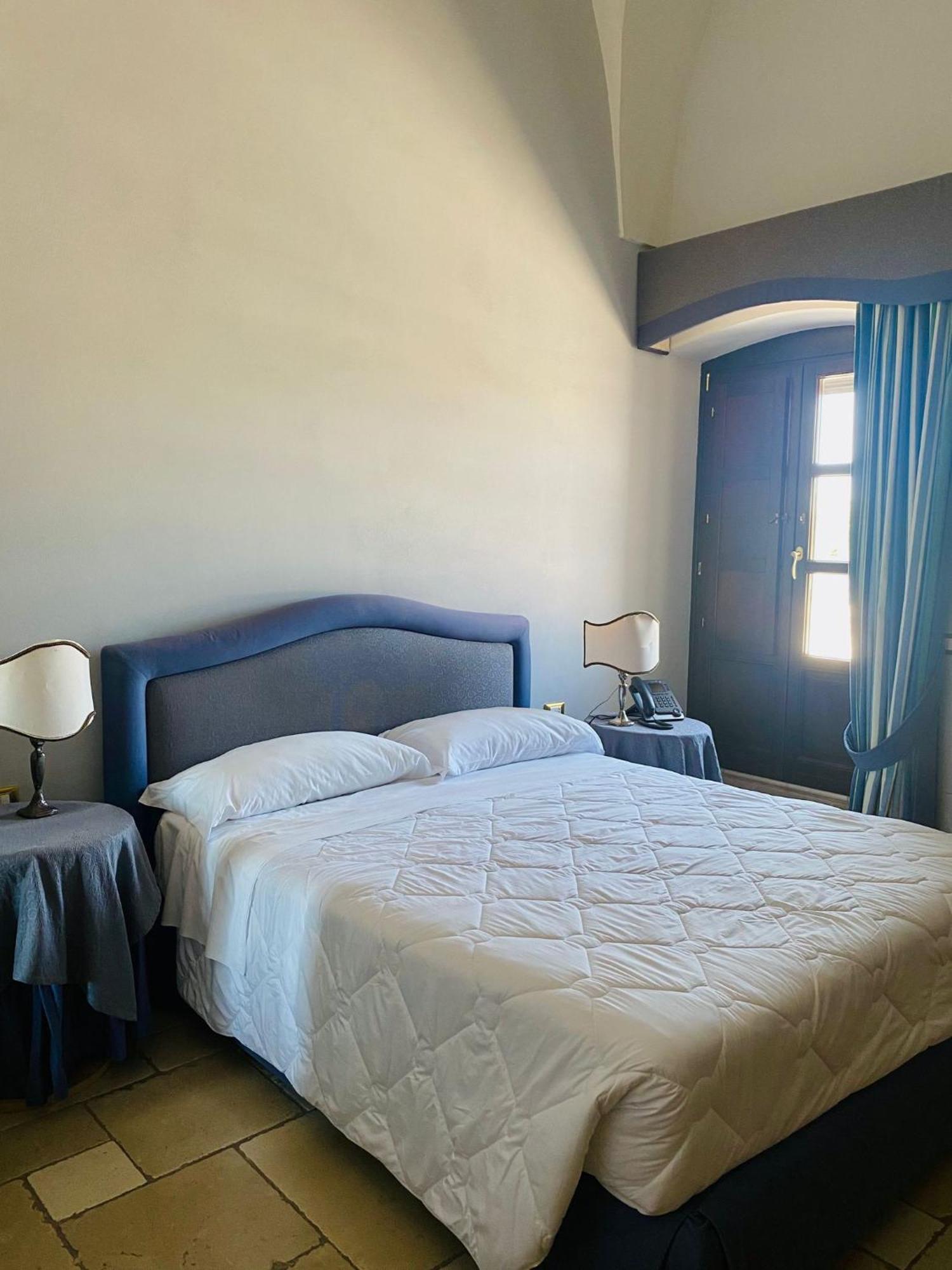 Hotel Saraceno Al Faro Taranto Eksteriør billede