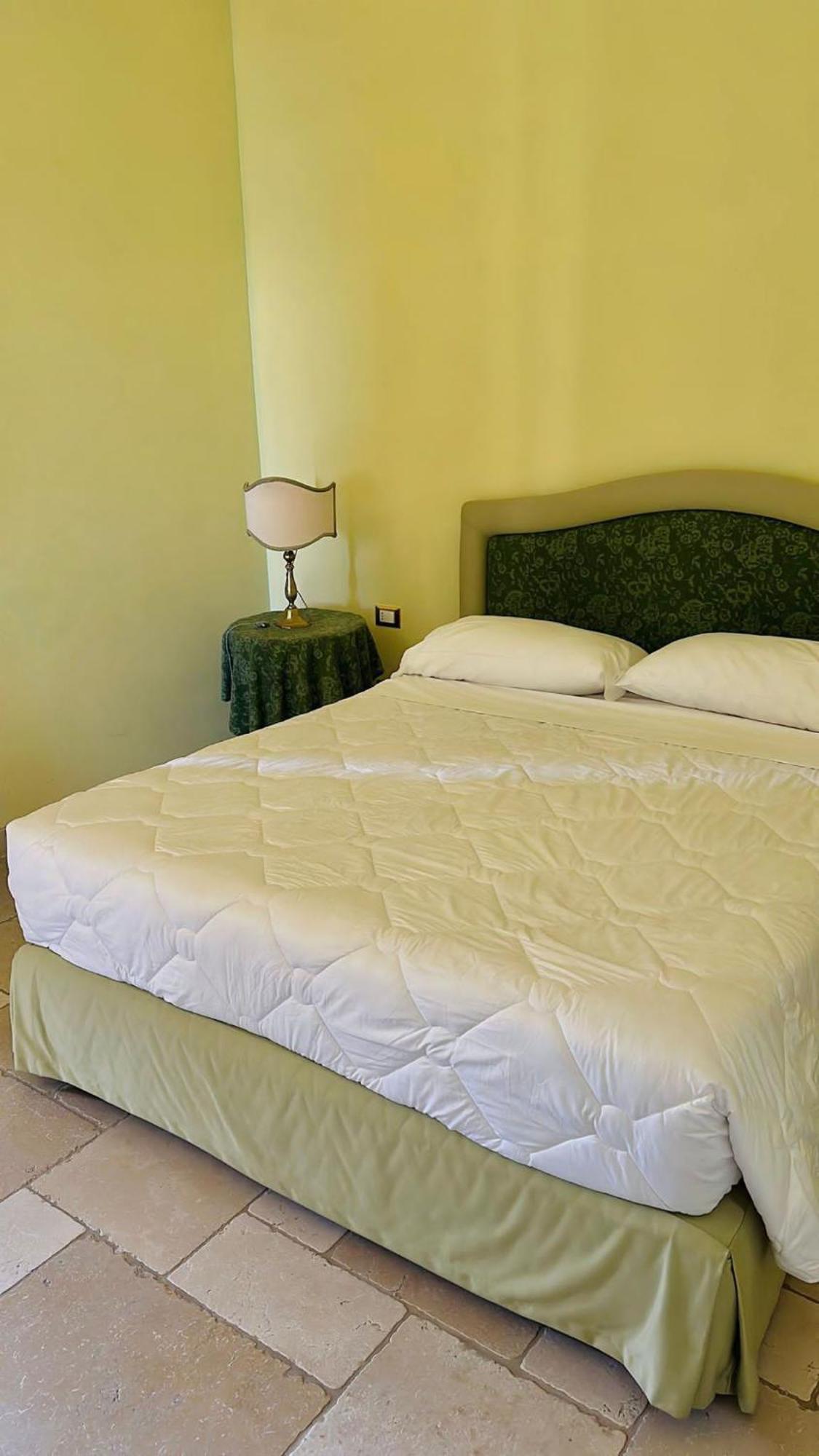Hotel Saraceno Al Faro Taranto Eksteriør billede