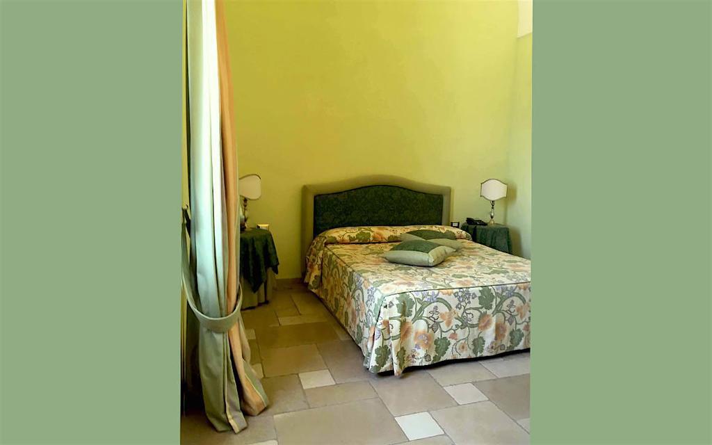 Hotel Saraceno Al Faro Taranto Eksteriør billede