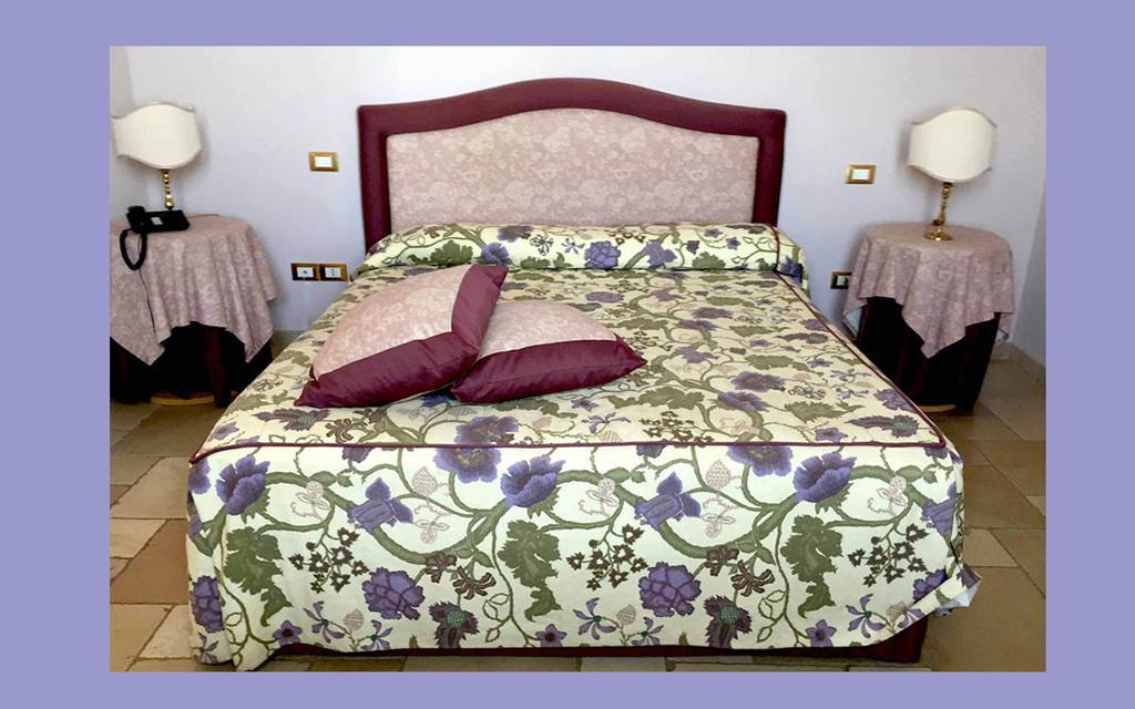 Hotel Saraceno Al Faro Taranto Eksteriør billede